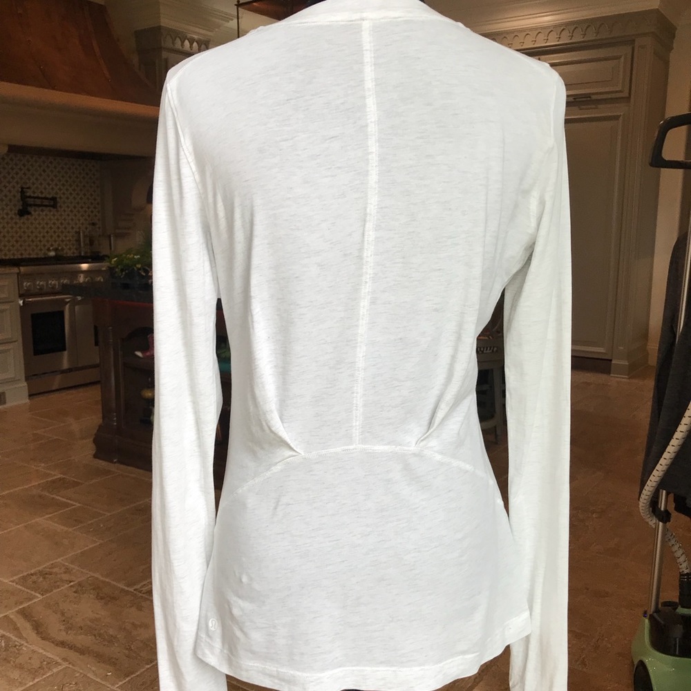 LuLulemon top Size M medium 6 white